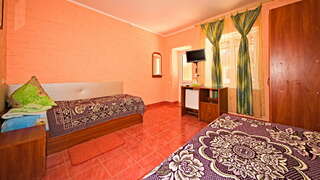 Гостиница Арсенал Евпатория Стандартный двухместный номер с 2 отдельными кроватями-1