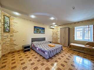 Гостиница Арсенал Евпатория Апартаменты с балконом и кухней-2