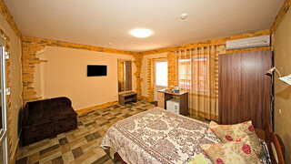 Гостиница Арсенал Евпатория Полулюкс улучшенный - трехместный номер-2